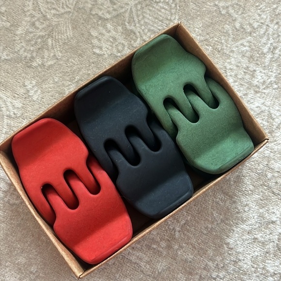 Brand New Set of 6 Matte Hair Clips 1” Nonslip Claw Red Black Green Accessory - Picture 6 of 9